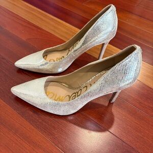 EUC Sam Edelman Hazel Shimmering Silver Pumps